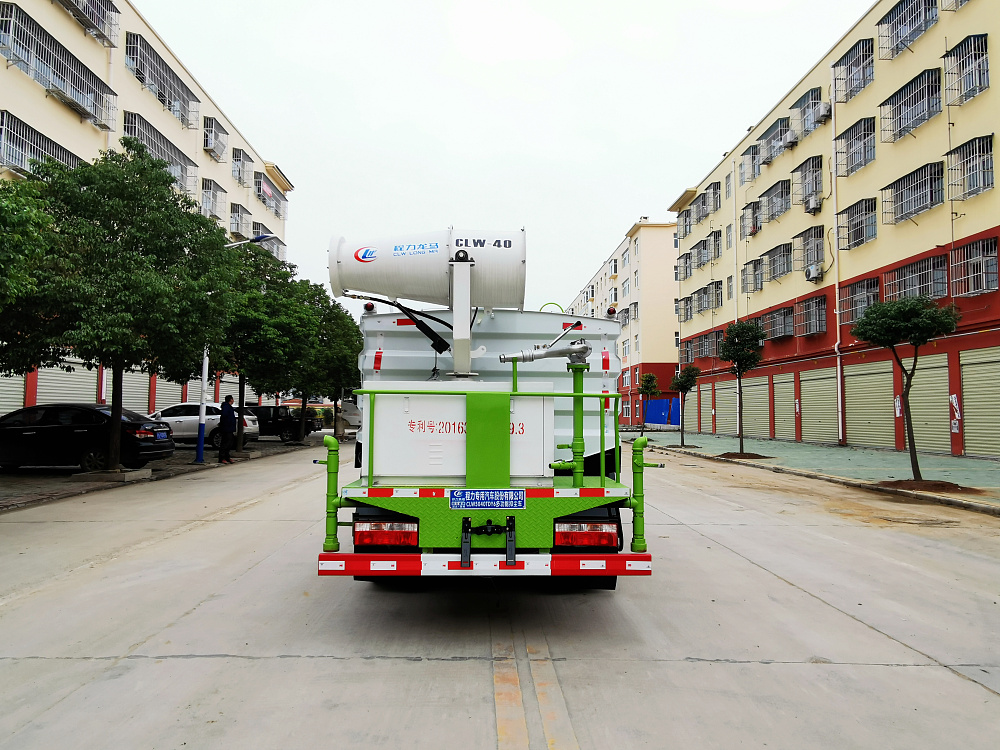 東風(fēng)小多利卡霧炮車4.5立方/30-40米霧炮