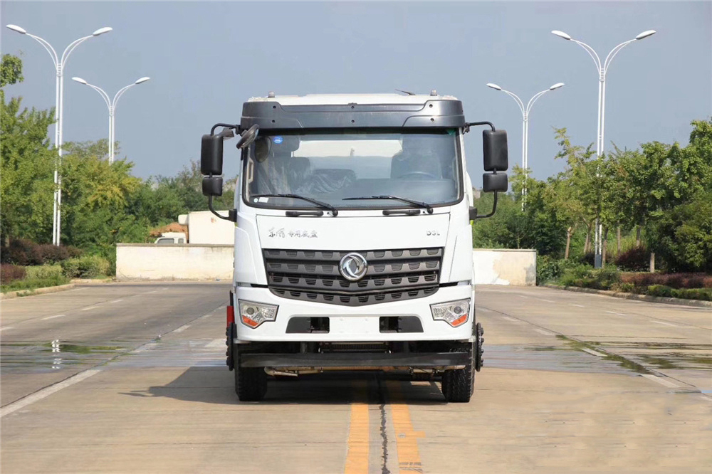東風專底后雙橋20立方灑水車