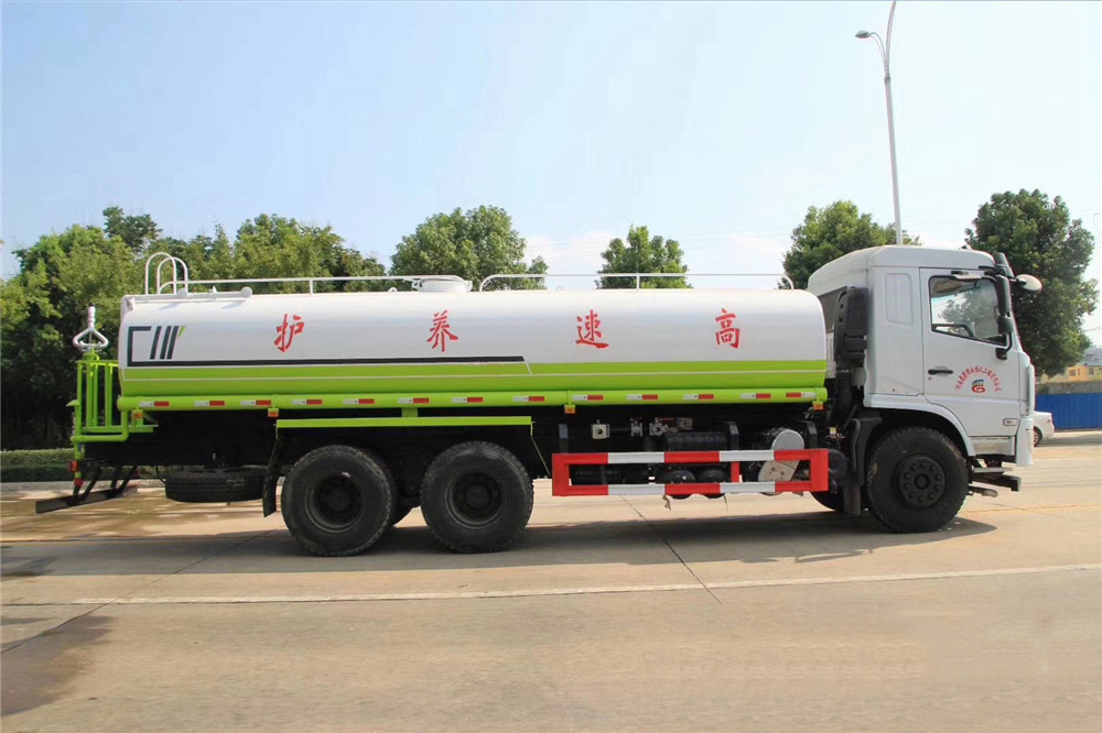 東風專底后雙橋20立方灑水車