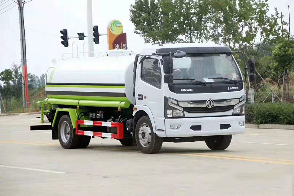 東風(fēng)D7/9立方灑水車