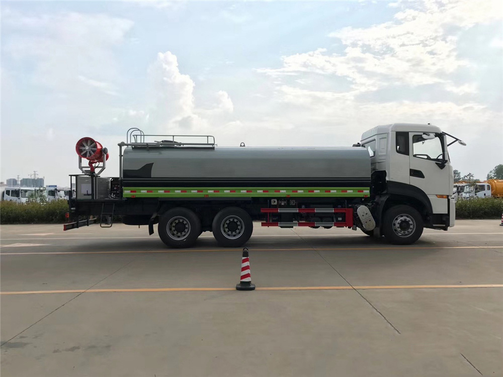 東風(fēng)天龍后雙橋18立方霧炮車30-50米