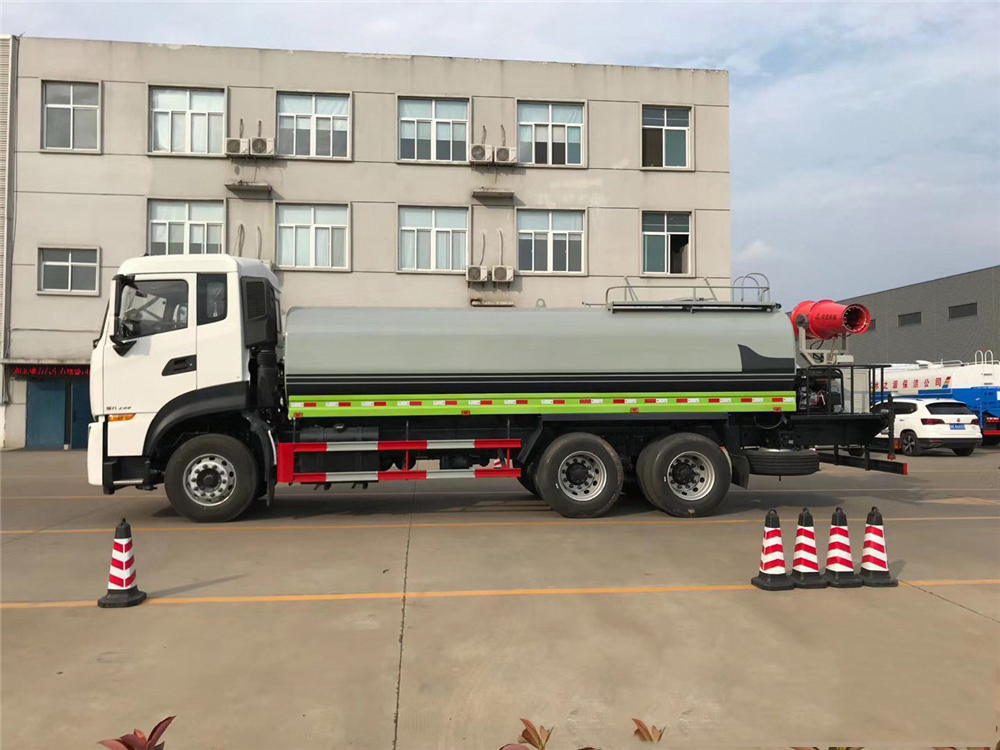東風(fēng)天龍后雙橋18立方霧炮車30-50米