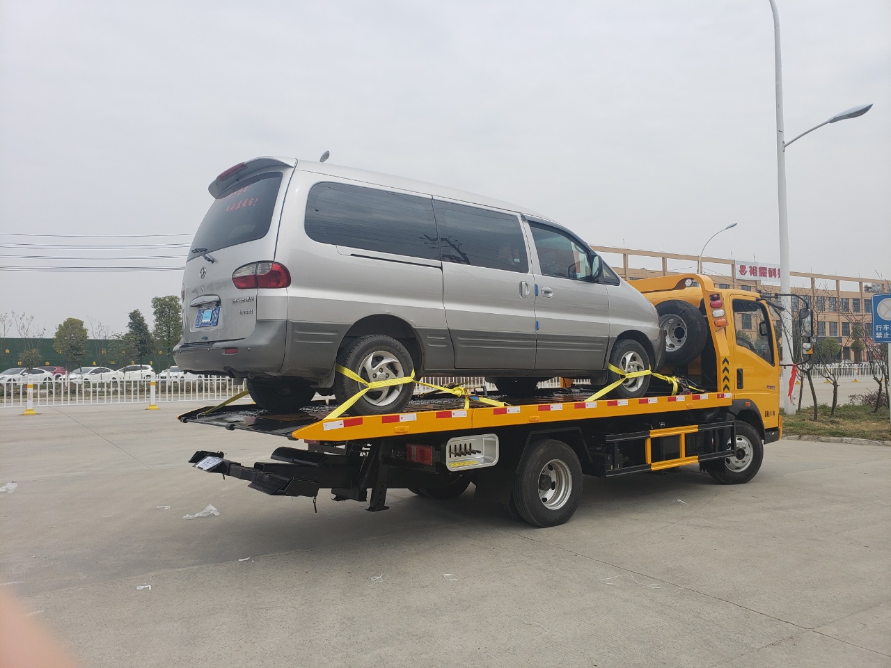 東風(fēng)多利卡清障車