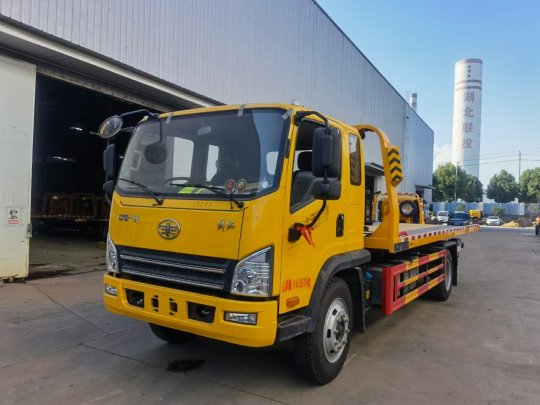 解放大王駕到6噸板清障車