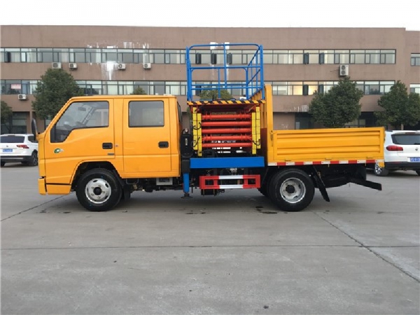 江鈴10米剪叉式升降平臺(tái)高空作業(yè)車
