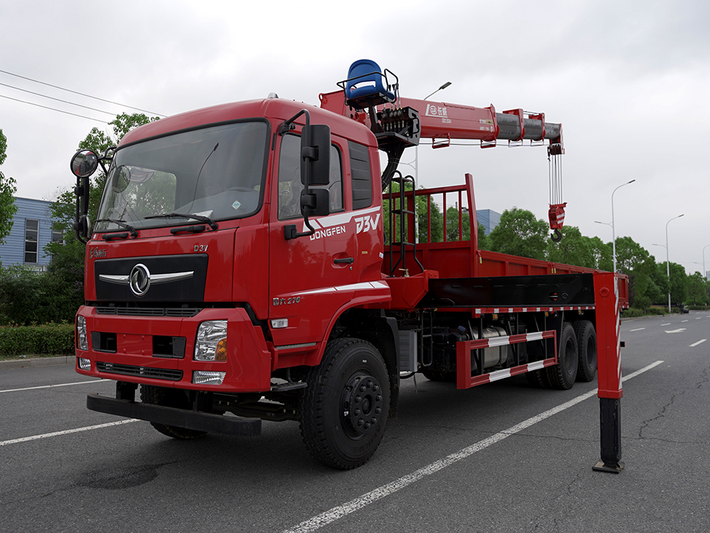東風暢行D3V后雙橋長威12噸四節(jié)直臂吊機隨車吊