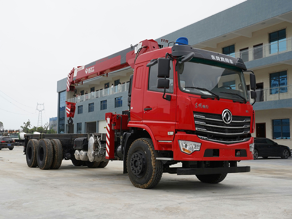 東風(fēng)暢行D3后雙橋新飛工12噸四節(jié)直臂吊機(jī)隨車吊