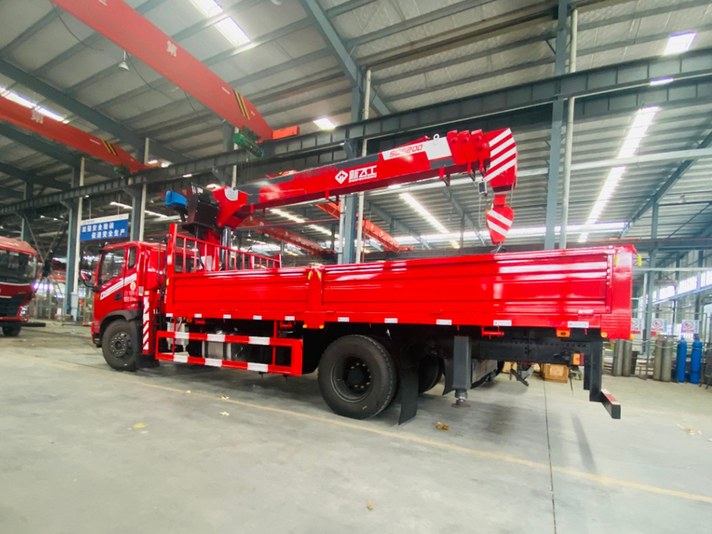 東風(fēng)DV3新飛工8噸四節(jié)直臂吊機(jī)隨車吊