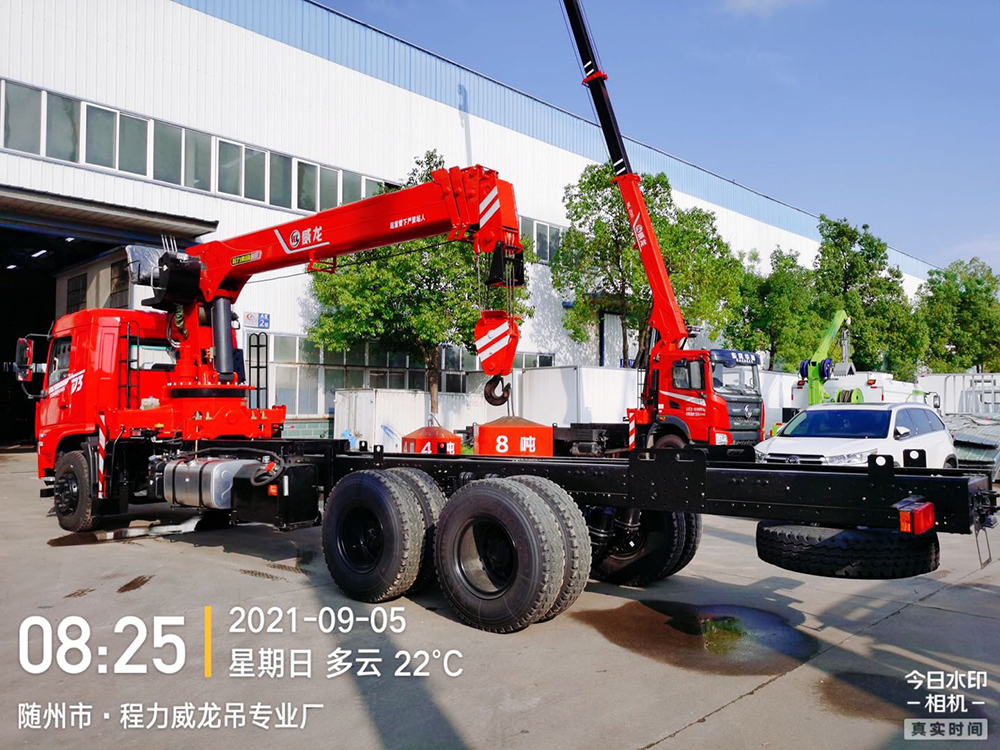 東風(fēng)暢行D3后雙橋威龍12噸4節(jié)臂吊機(jī)