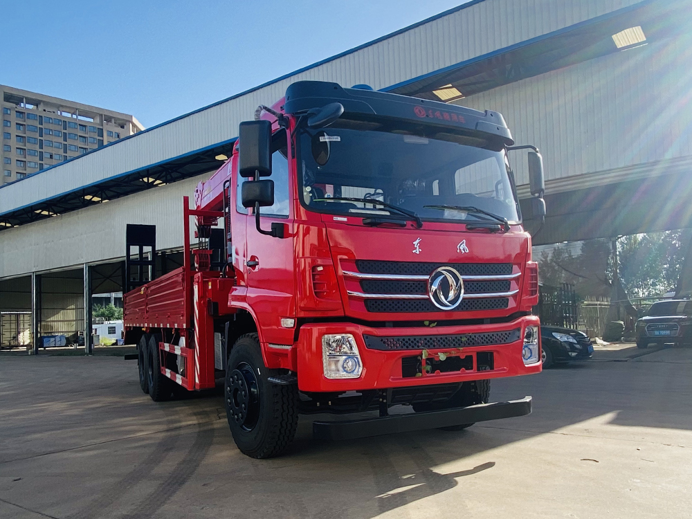 東風K5后八輪長威12噸五節(jié)直臂吊機隨車吊