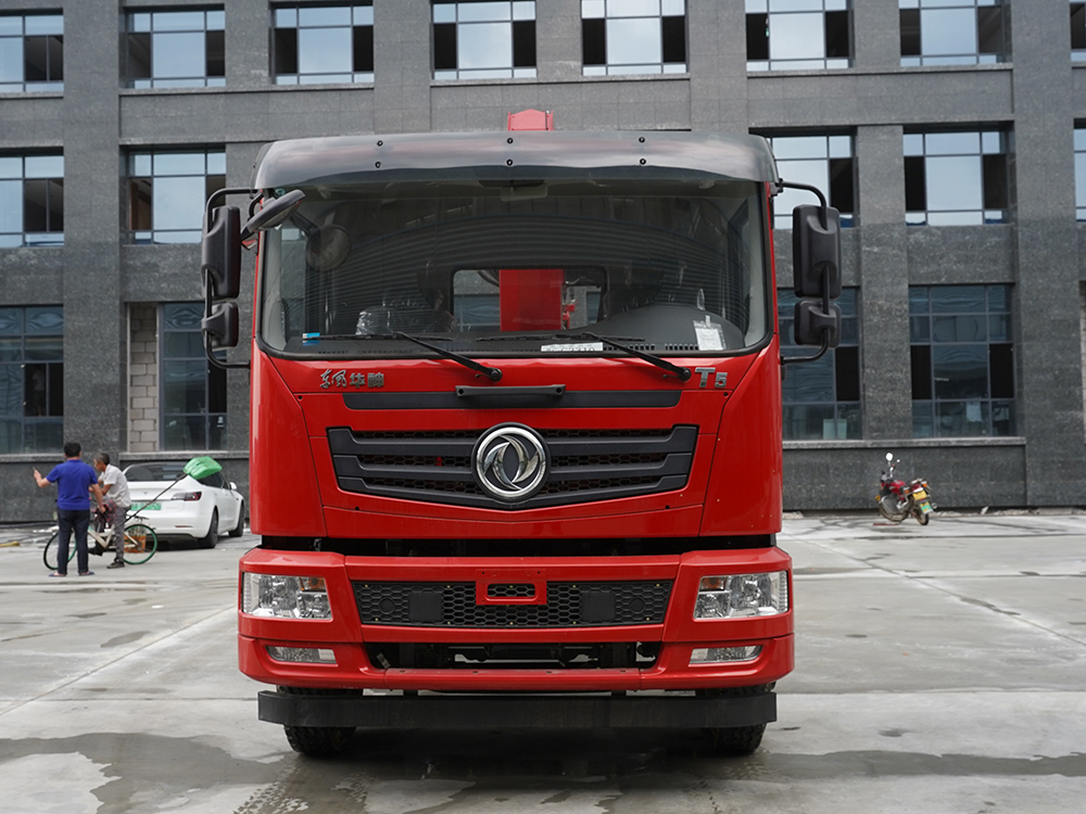 東風(fēng)T5后雙橋新飛工12噸五節(jié)直臂吊機(jī)隨車吊
