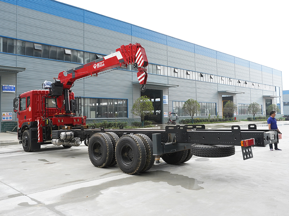 東風(fēng)T5后雙橋新飛工12噸五節(jié)直臂吊機(jī)隨車吊