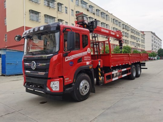 東風華神DV5后八輪宏昌天馬12噸五節(jié)臂吊機隨車吊