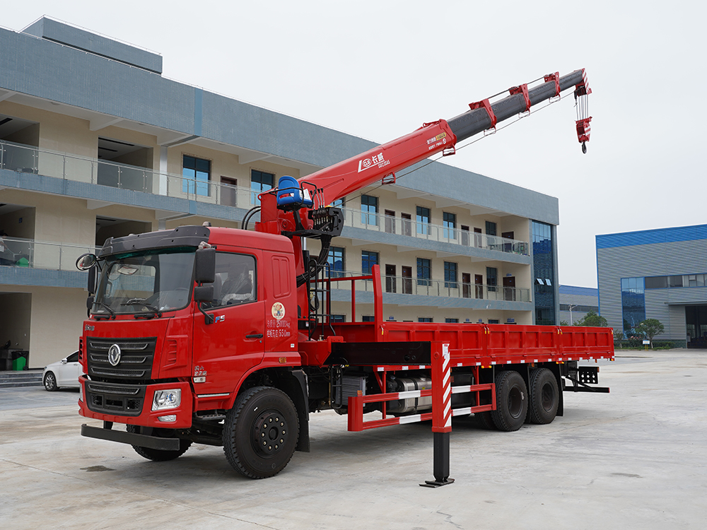 東風(fēng)華神F5后雙橋長(zhǎng)威12噸五節(jié)直臂吊機(jī)隨車吊