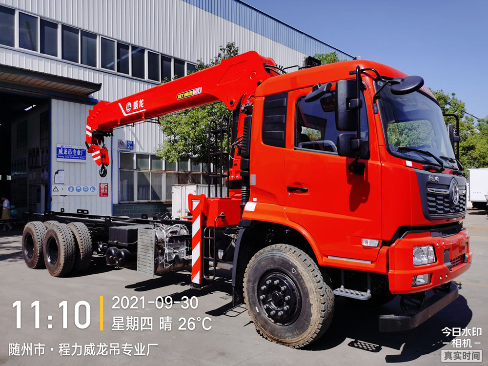 東風(fēng)天錦后八輪威龍12噸 5節(jié)臂吊機(jī)隨車吊