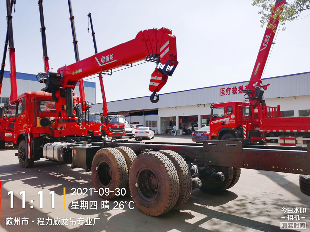 東風(fēng)天錦后八輪威龍12噸 5節(jié)臂吊機(jī)隨車吊