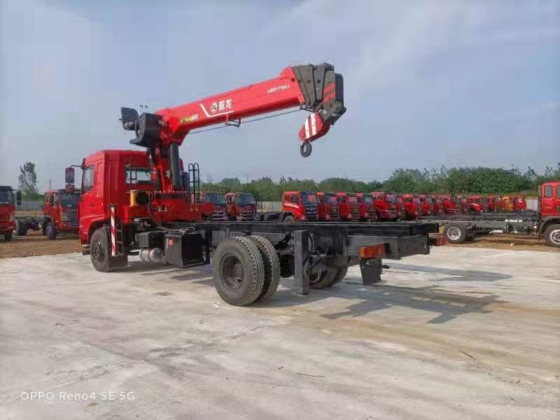 東風(fēng)暢行D3威龍10噸5節(jié)臂吊機(jī)隨車吊