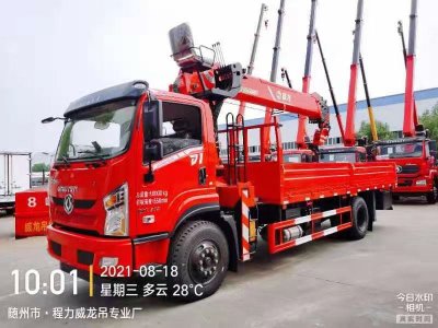 東風暢行D1威龍8噸5節(jié)臂吊機隨車吊