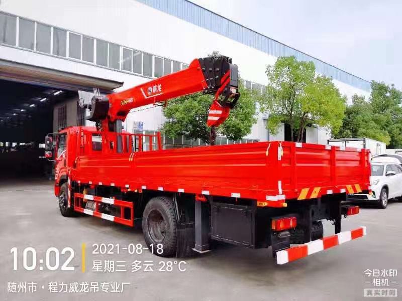 東風(fēng)暢行D1威龍8噸5節(jié)臂吊機(jī)隨車吊