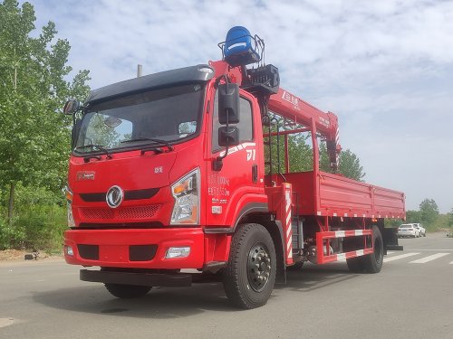 東風暢行D1長威8噸四節(jié)直臂吊機隨車吊