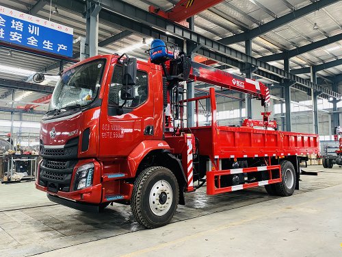 東風柳汽乘龍單橋新飛工8噸四節(jié)直臂吊機隨車吊