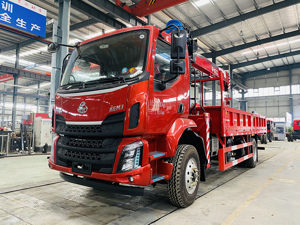 東風(fēng)柳汽乘龍單橋新飛工8噸四節(jié)直臂吊機(jī)隨車(chē)吊