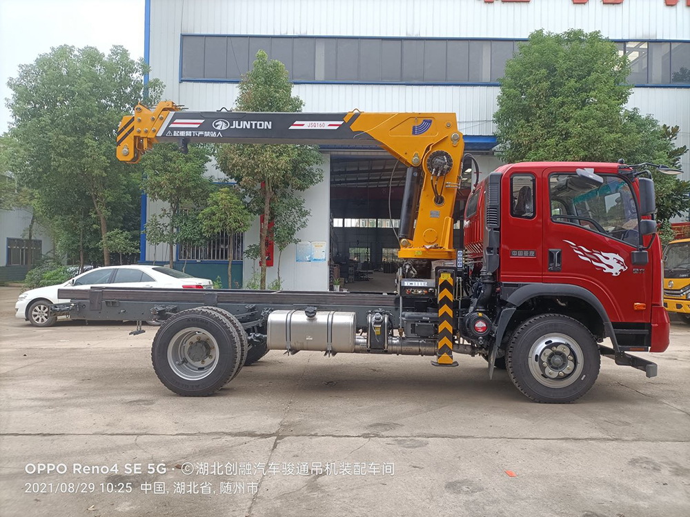 重汽王牌駿通小黃牌6.3噸四節(jié)臂吊機(jī)隨車吊