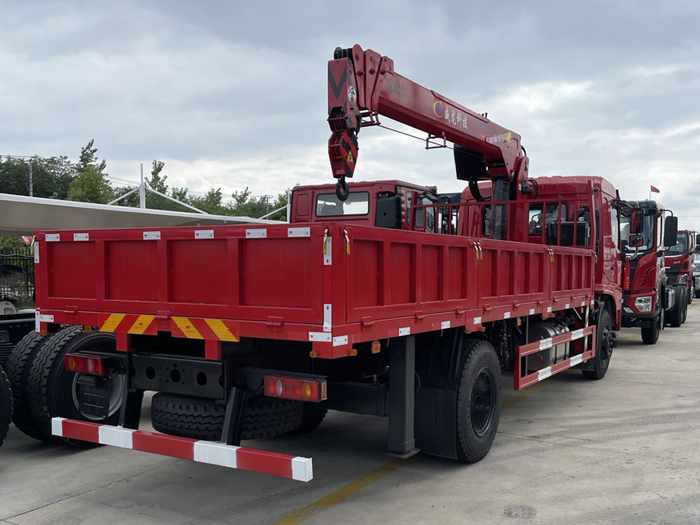 東風(fēng)暢行D3威龍6.3噸4節(jié)臂吊機(jī)隨車吊
