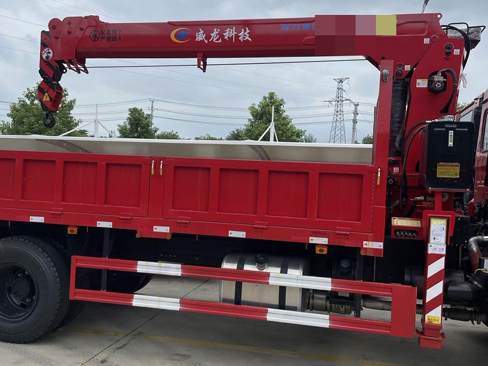東風(fēng)暢行D3威龍6.3噸4節(jié)臂吊機(jī)隨車吊