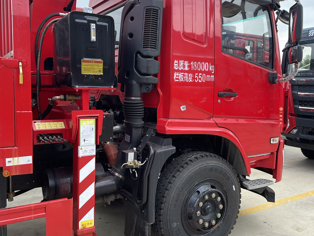 東風(fēng)暢行D3威龍6.3噸4節(jié)臂吊機(jī)隨車吊
