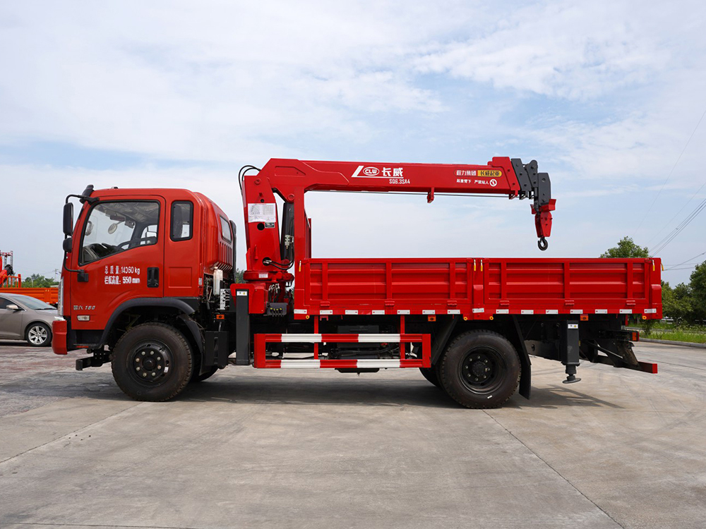 東風單橋長威6.3噸四節(jié)直臂吊機隨車吊