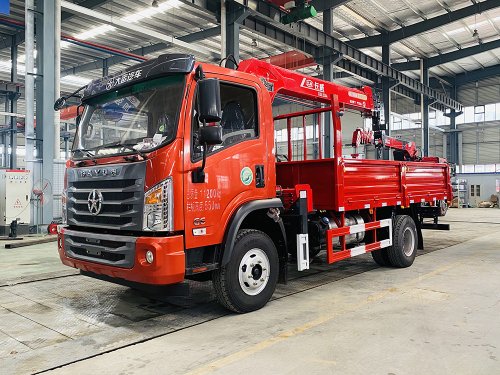 大運小黃牌單橋長威5噸四節(jié)直臂吊機隨車吊