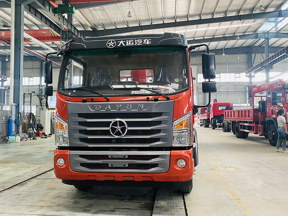 大運(yùn)小黃牌單橋長(zhǎng)威5噸四節(jié)直臂吊機(jī)隨車吊
