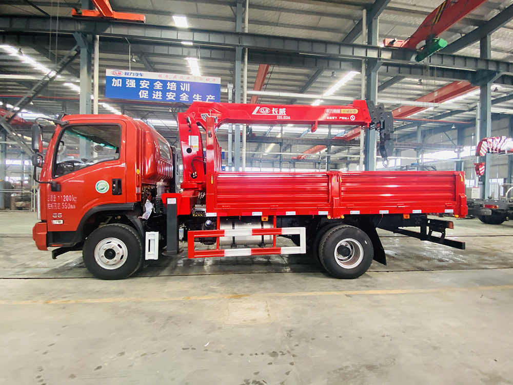 大運(yùn)小黃牌單橋長(zhǎng)威5噸四節(jié)直臂吊機(jī)隨車吊