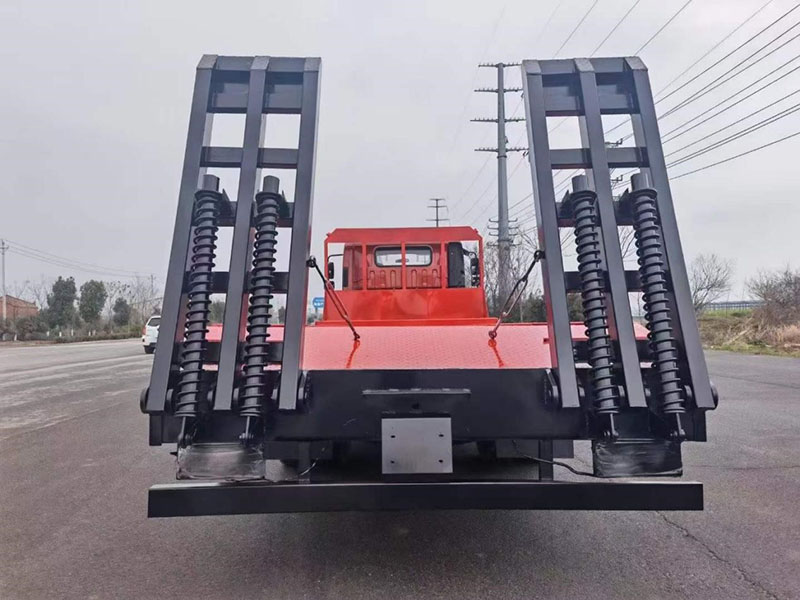 福田小三軸平板運輸車