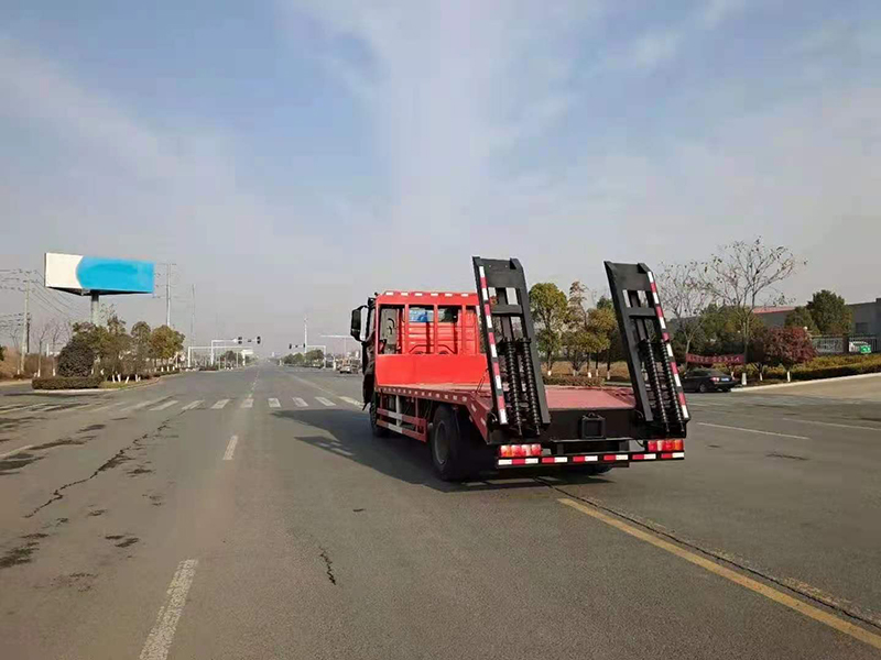 重汽豪沃新款平板運(yùn)輸車