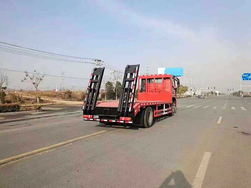 重汽豪沃新款平板運(yùn)輸車