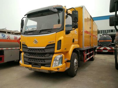 柳汽6.6米爆破器材運(yùn)輸車