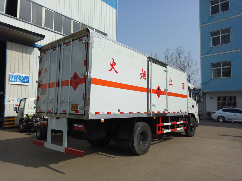 東風(fēng)6.1米氣體廂式運(yùn)輸車