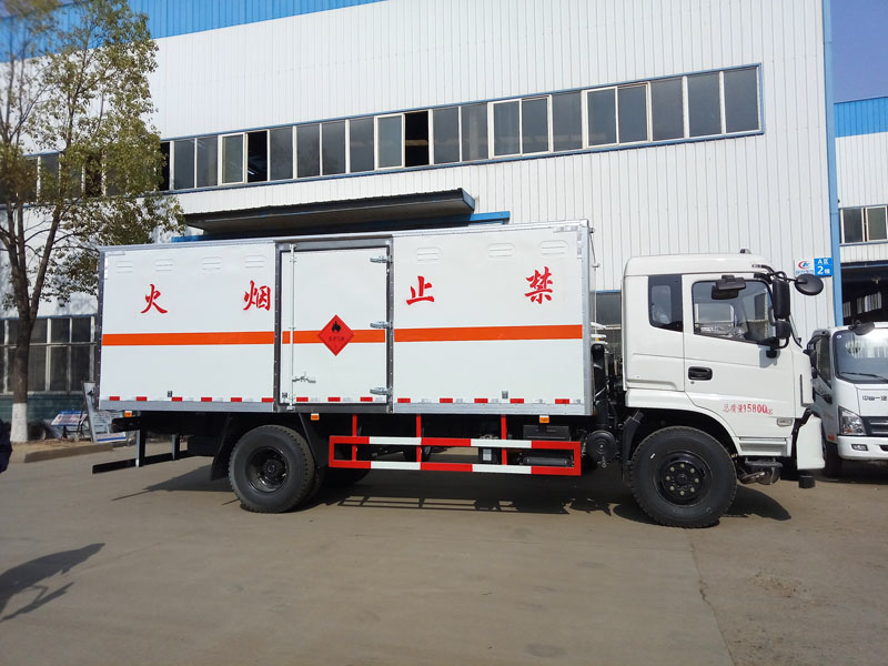 東風(fēng)6.1米氣體廂式運(yùn)輸車