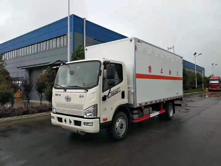 解放5.1米氣瓶廂式運(yùn)輸車
