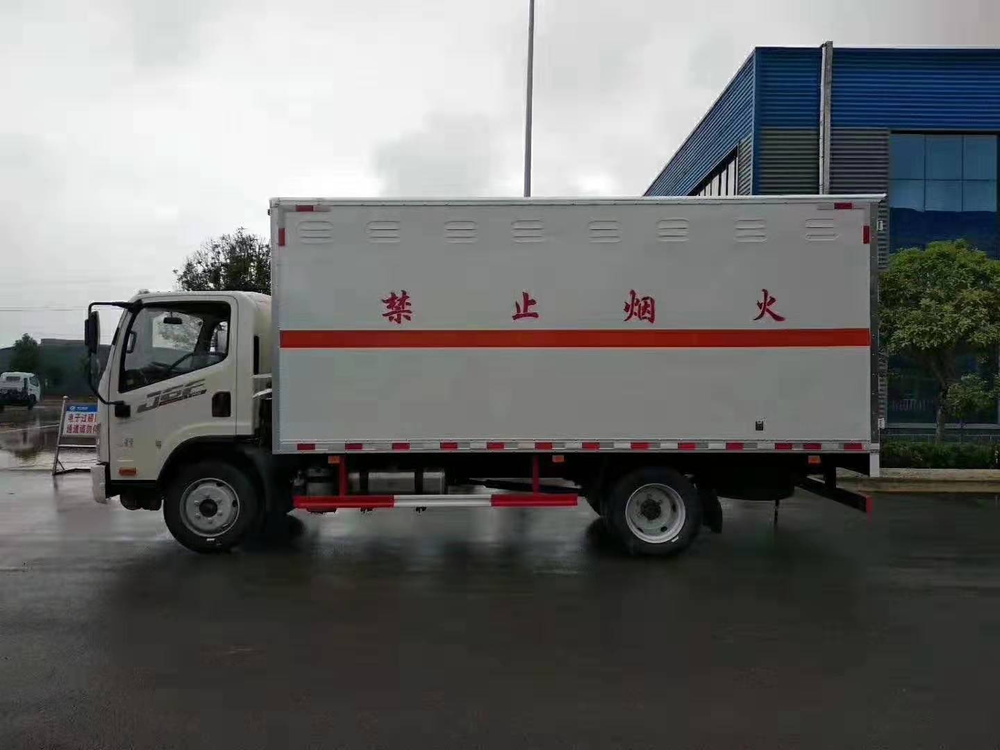 解放5.1米氣瓶廂式運輸車