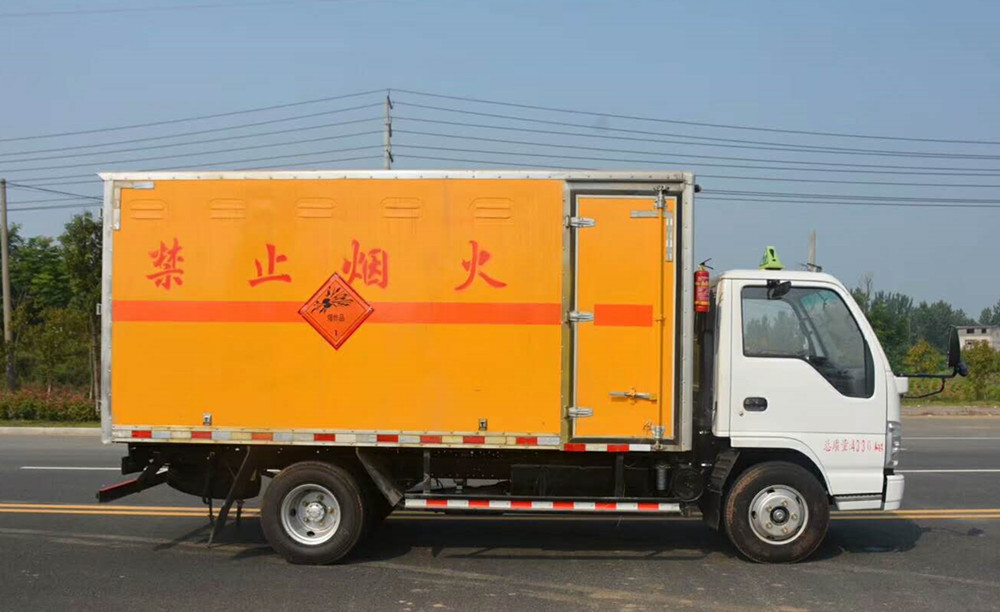 慶鈴五十鈴藍牌4.1米爆破器材運輸車