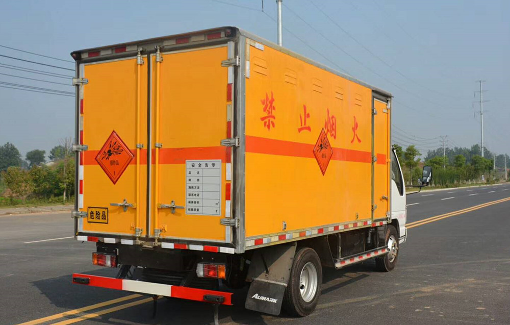 慶鈴五十鈴藍牌4.1米爆破器材運輸車