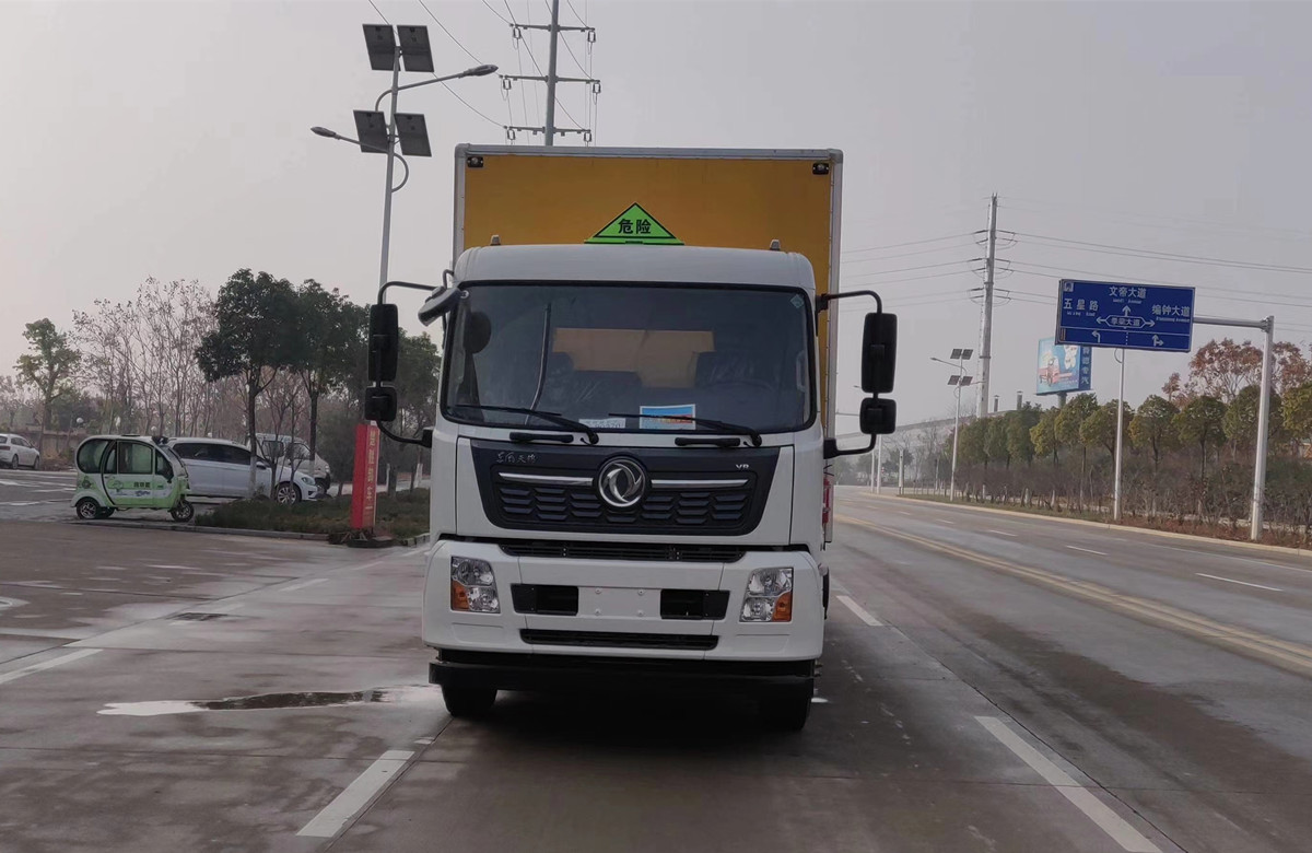 東風天錦爆破器材運輸車