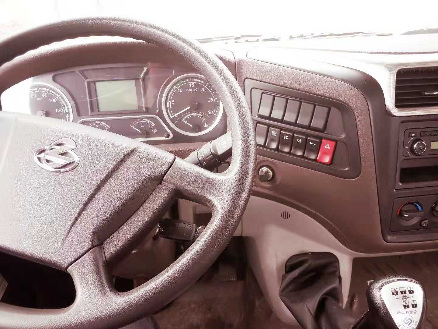 東風(fēng)柳汽毒性氣體廂式運(yùn)輸車(chē)