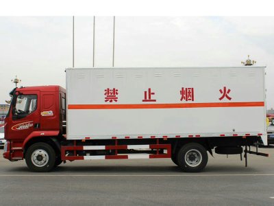 柳汽乘龍6.6米氣體廂式車