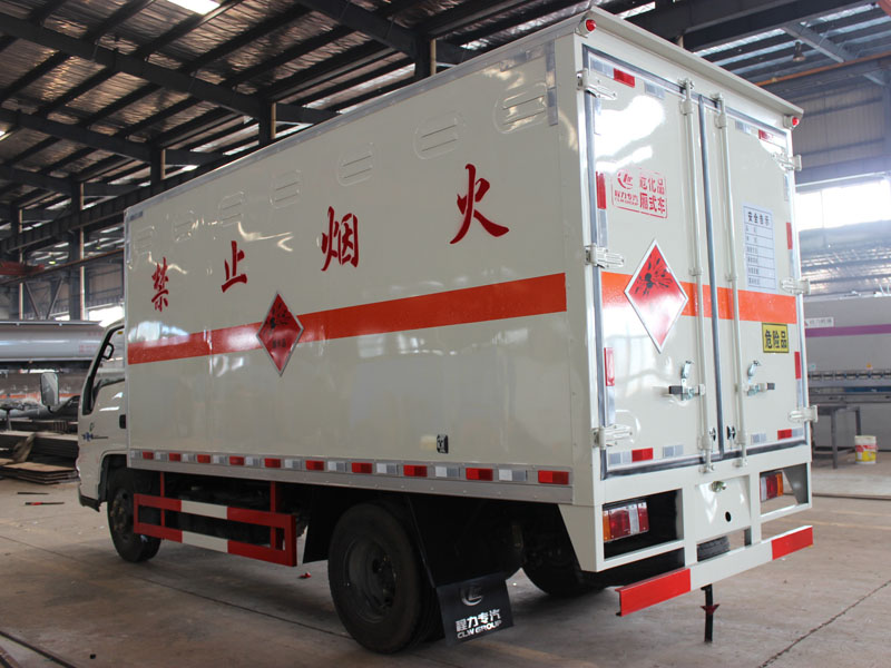 江鈴4.2米氣體廂式車