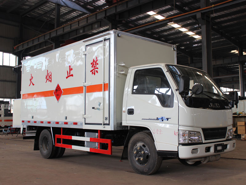 江鈴4.2米氣體廂式車