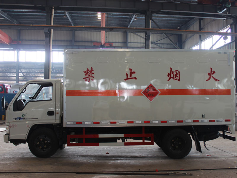 江鈴4.2米氣體廂式車